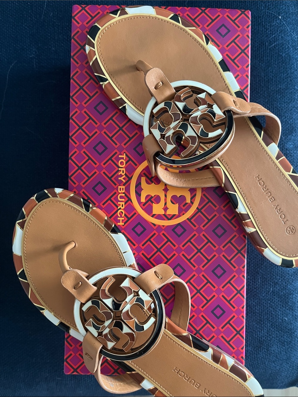 Tory Burch Tan Logo Sandals with tortoise shell colored Brown/black/white trim - Picture 6 of 6